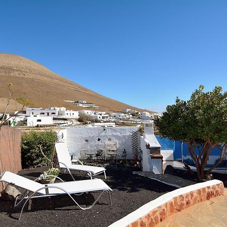 Bajo El Volcan Rural Villa Canaria Montana Blanca Exterior photo