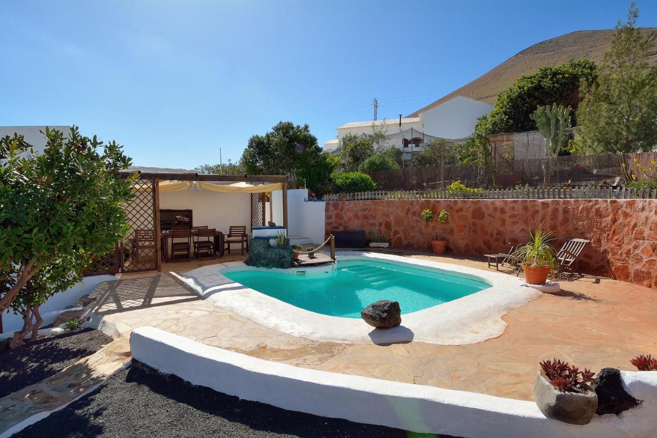 Bajo El Volcan Rural Villa Canaria Montana Blanca Exterior photo