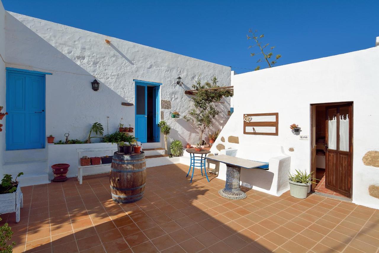 Bajo El Volcan Rural Villa Canaria Montana Blanca Exterior photo