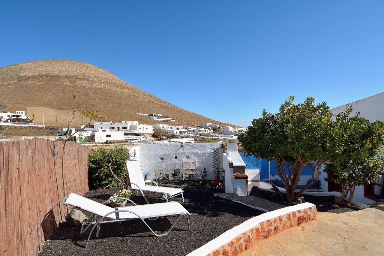 Bajo El Volcan Rural Villa Canaria Montana Blanca Exterior photo