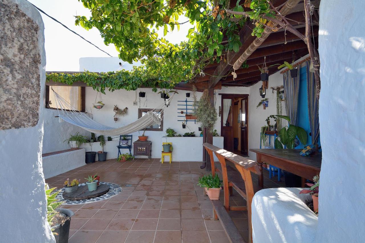 Bajo El Volcan Rural Villa Canaria Montana Blanca Exterior photo