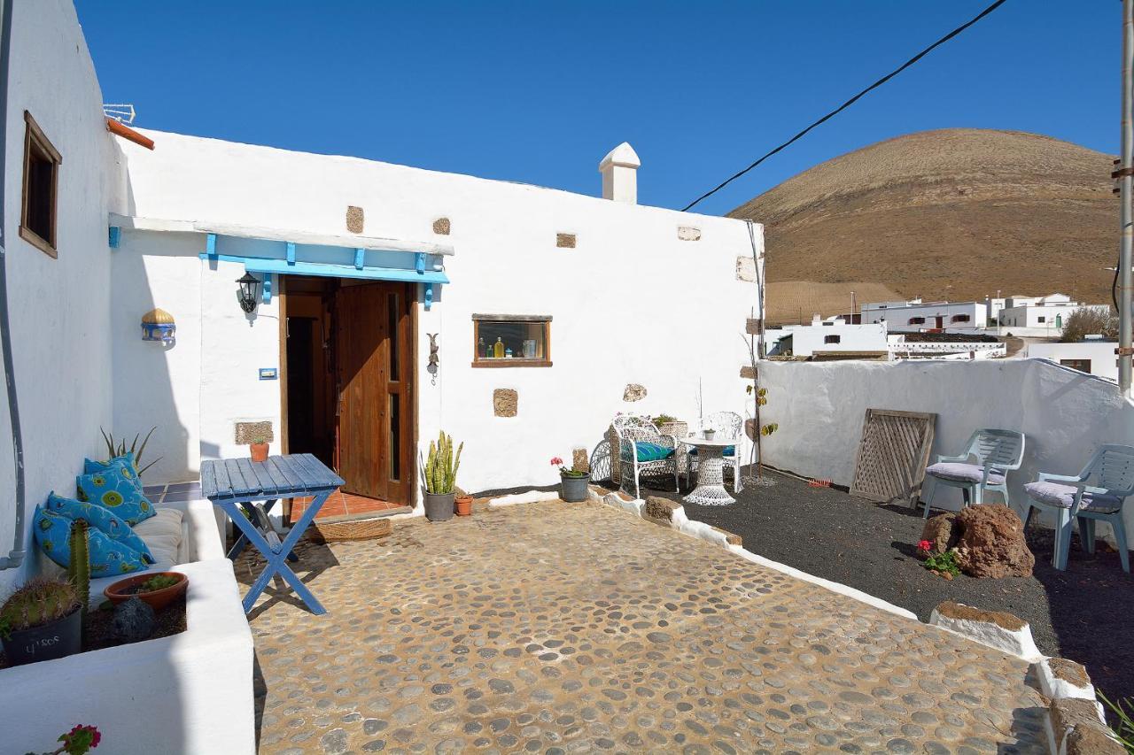 Bajo El Volcan Rural Villa Canaria Montana Blanca Exterior photo