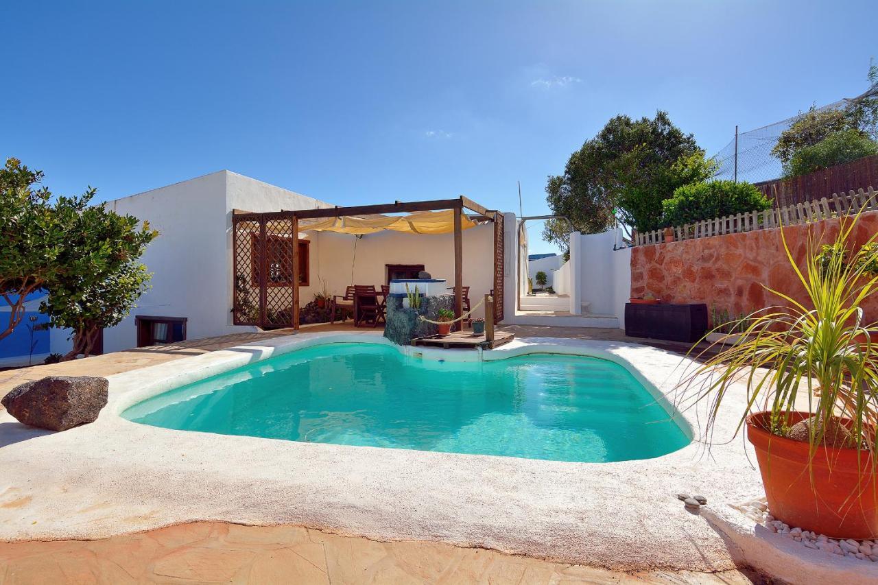 Bajo El Volcan Rural Villa Canaria Montana Blanca Exterior photo